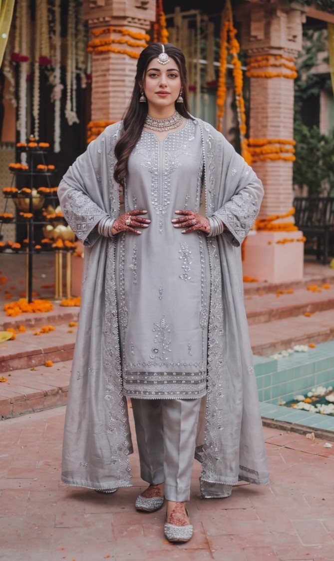 FB-424 | Pearl Grey | Esha